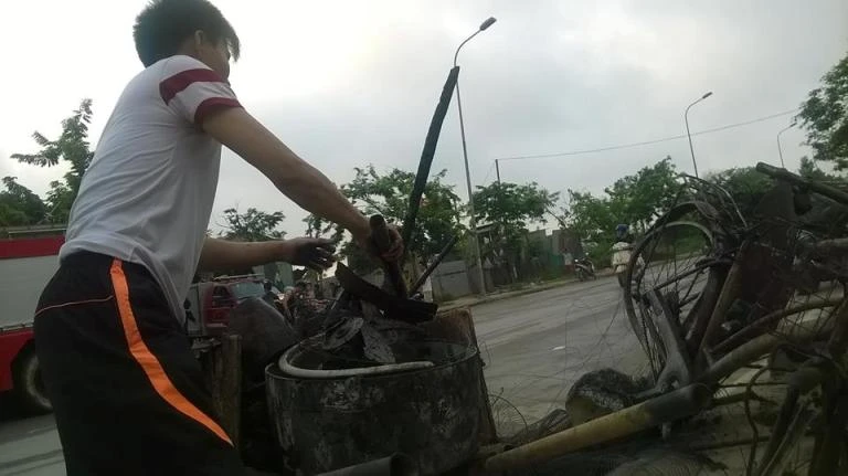 Cháy khủng khiếp trong đêm ở khu lán công nhân, 4.000 người tháo chạy ảnh 15