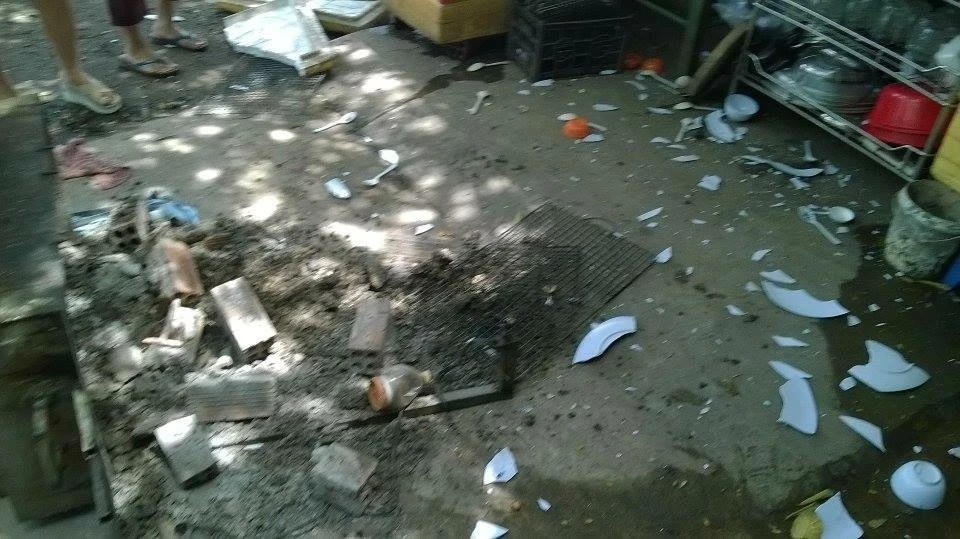 30 giang hồ đâm chém gia đình con nợ như phim xã hội đen ảnh 1 30 giang hồ đâm chém gia đình con nợ như phim xã hội đen ảnh 1