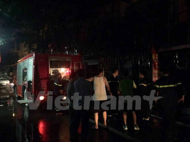 Cháy lớn cạnh trung tâm luyện thi, hơn 10 học sinh mắc kẹt ảnh 1