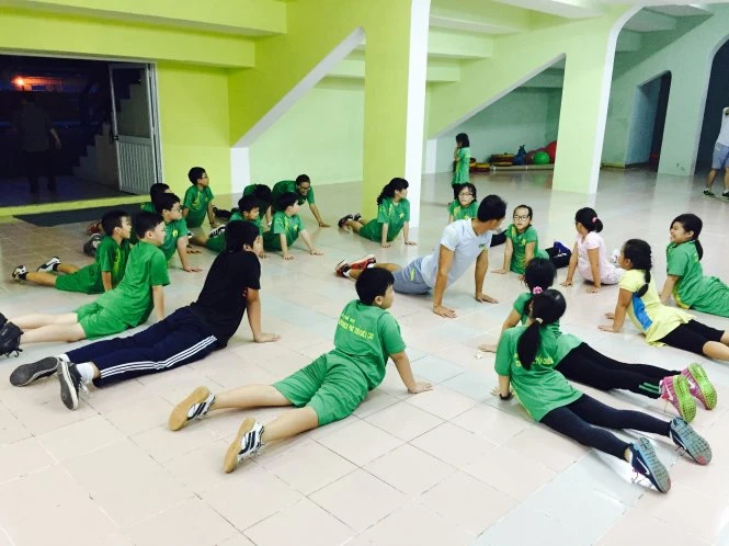  Một bài tập vận động trong lớp học tăng chiều cao - Ảnh: BT 