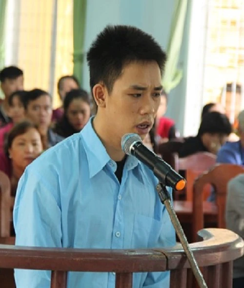 Kẻ giết 'bạn' đồng tính thoát án tử ảnh 1