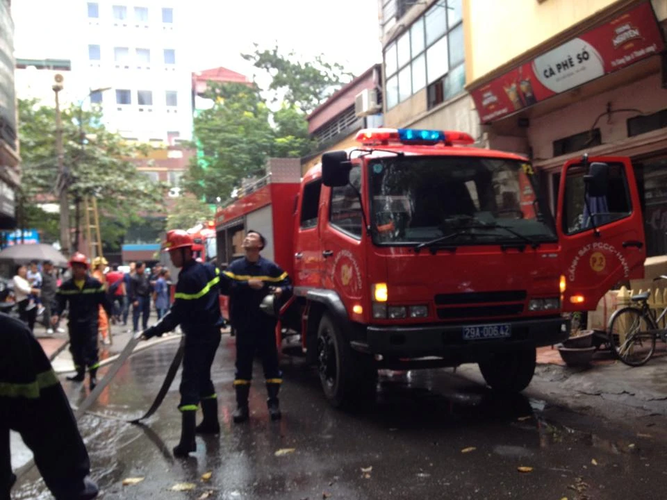 Cháy trung tâm làm đẹp, nhiều người hoảng loạn ảnh 3 Cháy trung tâm làm đẹp, nhiều người hoảng loạn ảnh 3