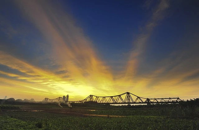  &nbsp;Cầu Long Biên trong ánh hoàng hôn 