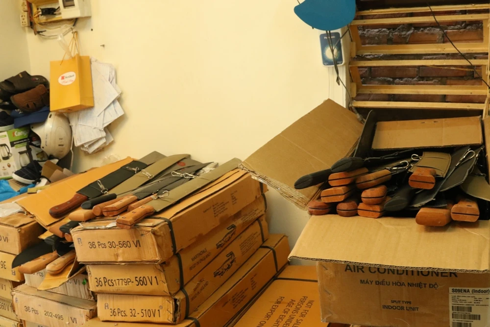 Phát hiện lô hàng hơn 2.000 nông cụ có hình dạng... mã tấu ảnh 3