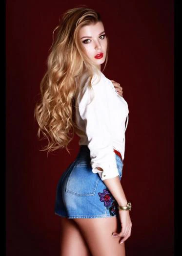 ve-dep-nhu-bup-be-cua-hoa-hau-lien-luc-dia-2015-8