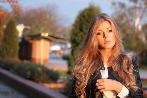 Valentina là người đẹp đa tài. Cô vốn là chuyên gia trang điểm chuyên nghiệp ở Nga nhưng cũng thử sức ở lĩnh vực thiết kế trang phục dạ hội và thỉnh thoảng đi chụp ảnh.