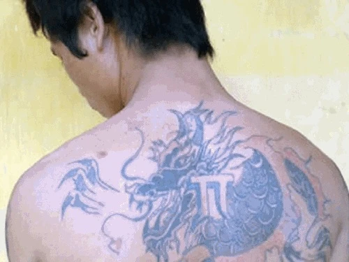 trinh-sat-hoa-trang-bac-si-bat-sat-thu-biet-danh-may-chem