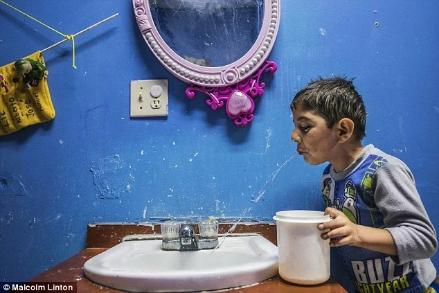 Cận cảnh cuộc sống ở thành phố bị căn bệnh AIDS 'xâm lược' ảnh 6