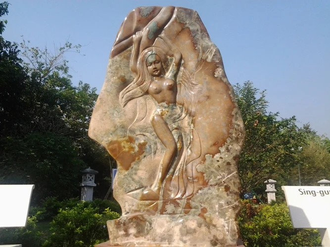 Chùm ảnh: Độc đáo tác phẩm điêu khắc đá Trấn Biên ảnh 1