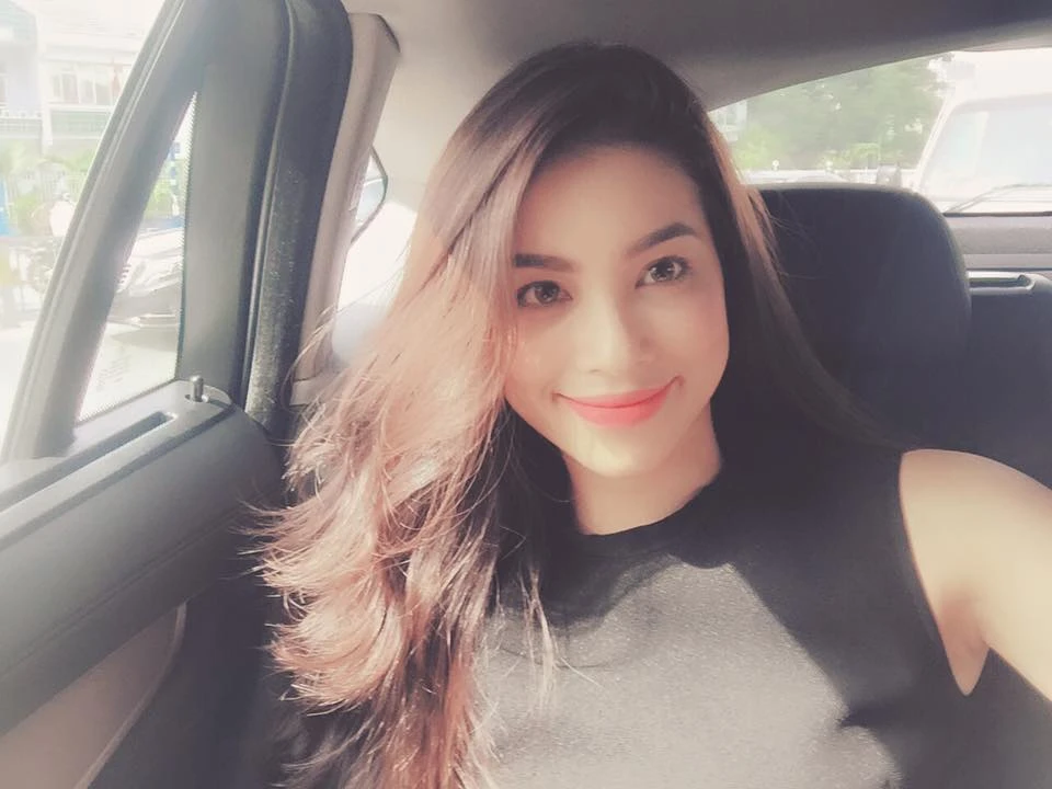 Và ấn tượng hơn, những hình ảnh mộc mạc không qua trang điểm của Phạm Hương vẫn có nét quyến rũ bởi những đường nét rất chuẩn và ưa nhìn.&nbsp;