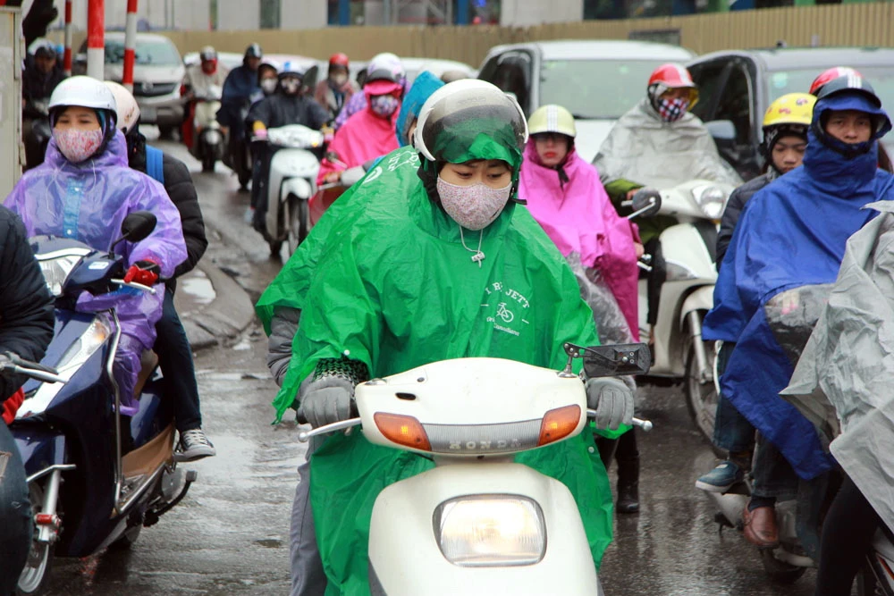 Người Hà Nội đốt lửa chống rét kỷ lục ảnh 8