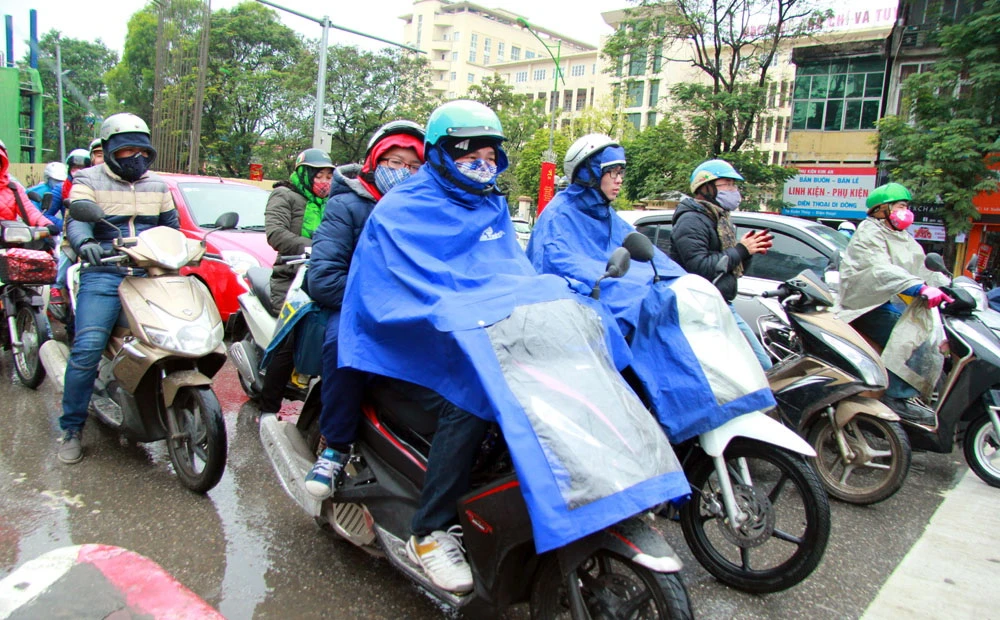 Người Hà Nội đốt lửa chống rét kỷ lục ảnh 6