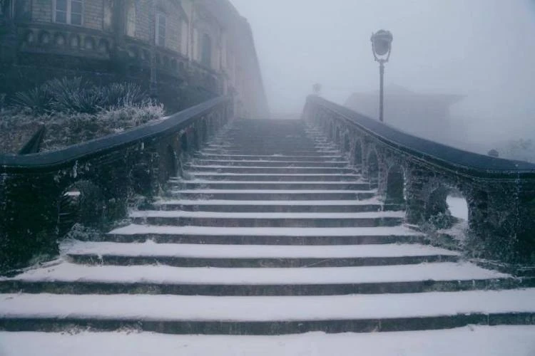 Nhiều nơi ở miền Bắc chìm trong băng tuyết lịch sử âm 6-8 độ C ảnh 2