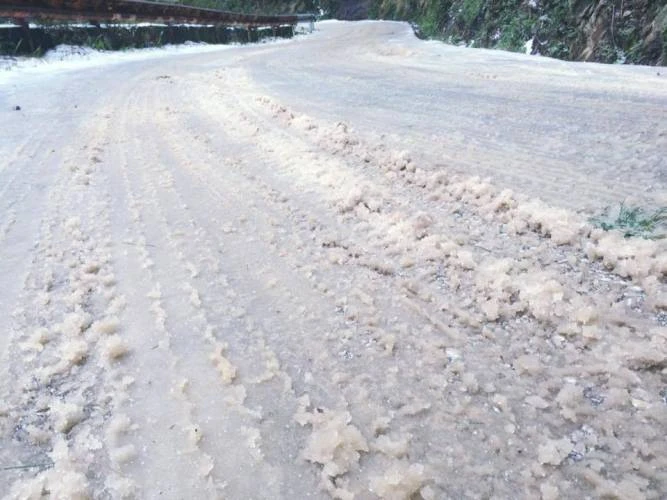 Nhiều nơi ở miền Bắc chìm trong băng tuyết lịch sử âm 6-8 độ C ảnh 6