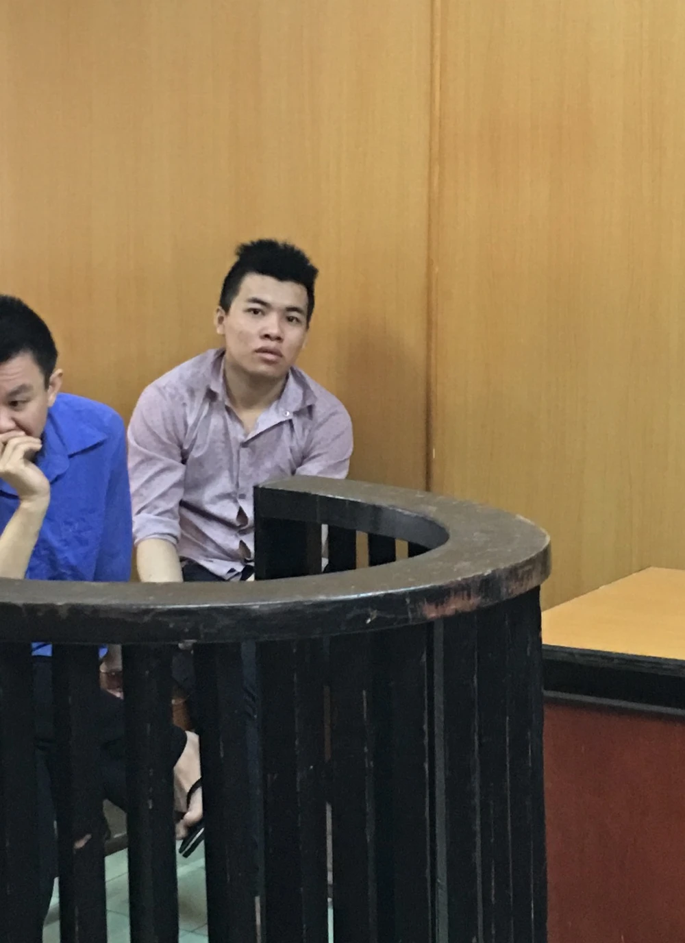 Chở bạn gái đi chơi rồi cướp iPhone 6 ảnh 1 Chở bạn gái đi chơi rồi cướp iPhone 6 ảnh 1