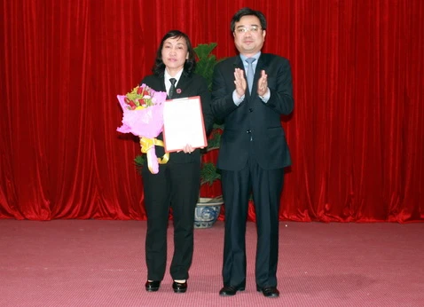 Trao quyết định bổ nhiệm chánh án TAND tỉnh Kiên Giang ảnh 2