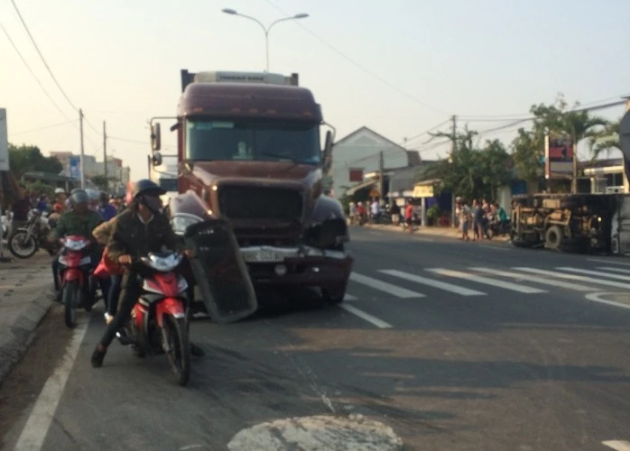 Xe tải bay qua đường, cặp vợ chồng thoát chết hi hữu ảnh 3