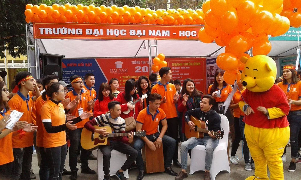 Khởi động ngày hội tư vấn tuyển sinh - hướng nghiệp tại Hà Nội ảnh 1