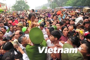 Hình ảnh đẹp về các chiến sĩ công an ở lễ hội đền Hùng ảnh 1