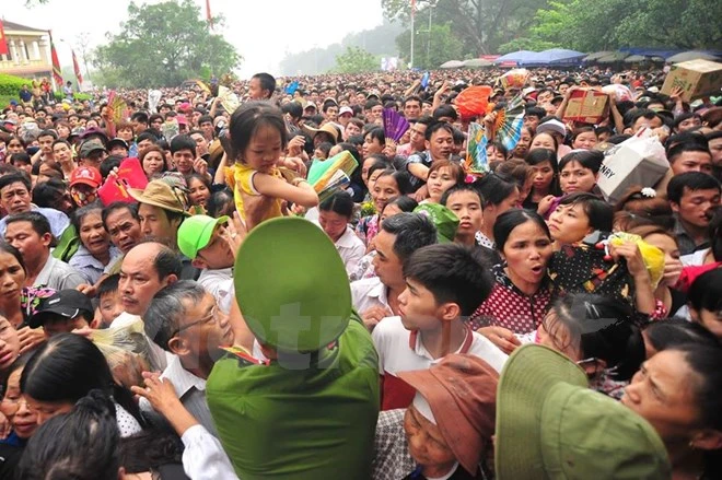 Hình ảnh đẹp về các chiến sĩ công an ở lễ hội đền Hùng ảnh 4