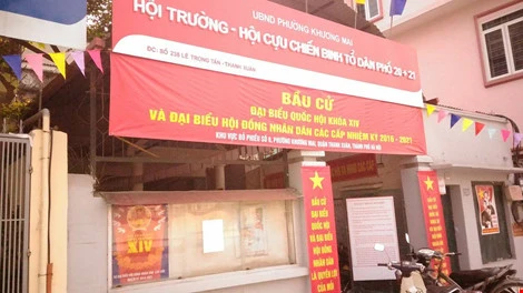 Quận Thanh Xuân nói gì về biển hiệu 'đồng phục xanh đỏ' ở phố kiểu mẫu? ảnh 7