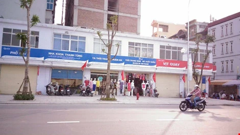 Quận Thanh Xuân nói gì về biển hiệu 'đồng phục xanh đỏ' ở phố kiểu mẫu? ảnh 9