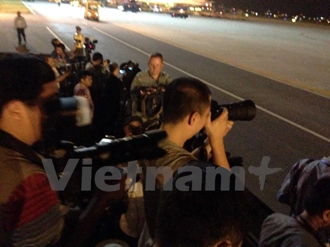 Chuyên cơ chở Tổng thống Obama đã đáp xuống sân bay Nội Bài ảnh 8