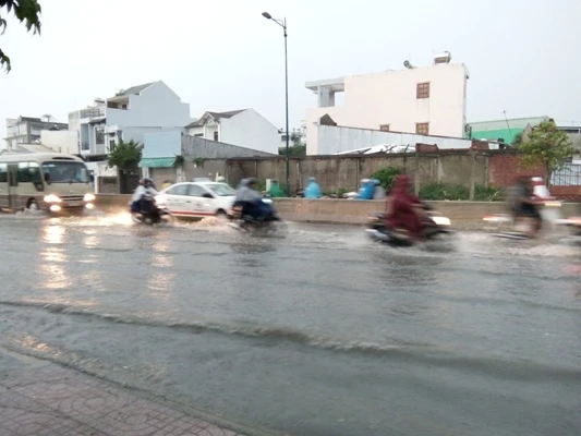 Đường nâng cao vút cũng ngập là sao? ảnh 2