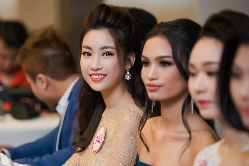 Rút kinh nghiệm từ HHHV 2015, lần này Mỹ Linh chủ động hơn rất nhiều trong suốt quá trình tham gia cuộc thi. Cô đã biết nắm bắt cơ hội mỗi khi máy ảnh lia tới, thể hiện bản thân nhiều hơn. -