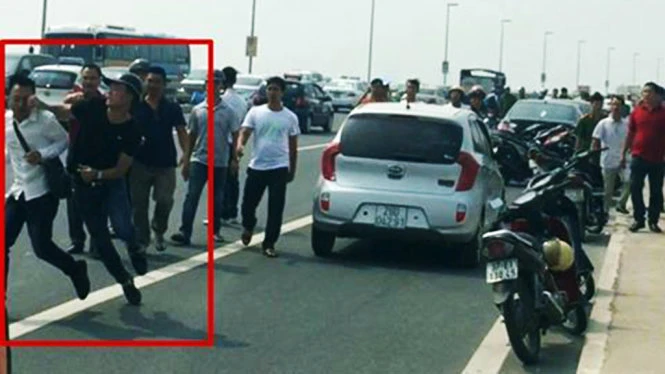 Công an Hà Nội nói nhà báo Quang Thế bị “gạt tay vào má” 