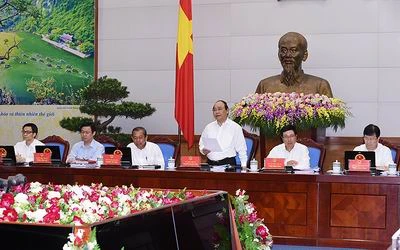 Chính phủ giải quyết công việc thông qua thảo luận và quyết nghị tại phiên họp Chính phủ.