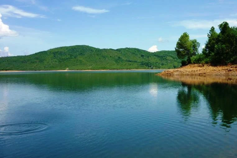 Quảng Nam: 2 học sinh chết đuối ở hồ Phú Ninh ảnh 1