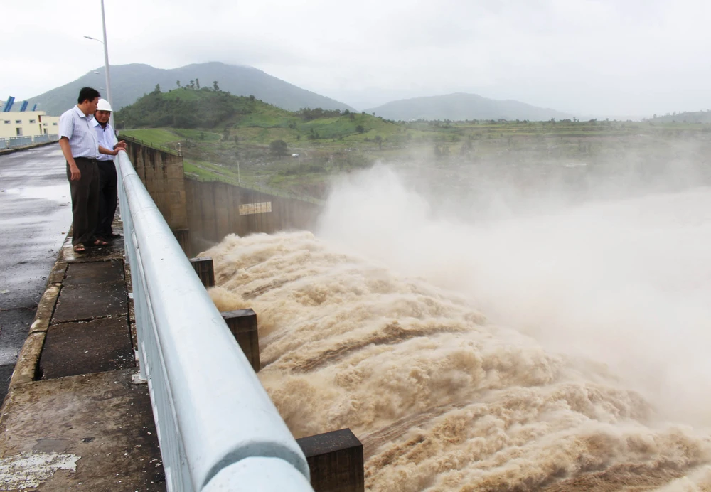 Phú Yên: Thủy điện đồng loạt xả lũ ảnh 1
