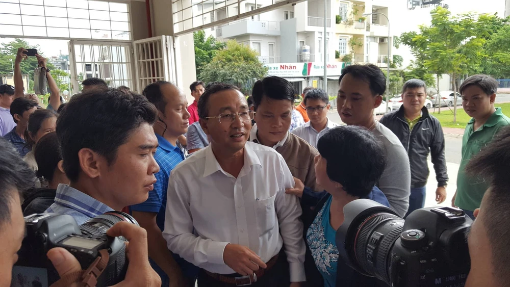 Bí thư Nguyễn Thiện Nhân đến thăm người dân Thủ Thiêm ảnh 2