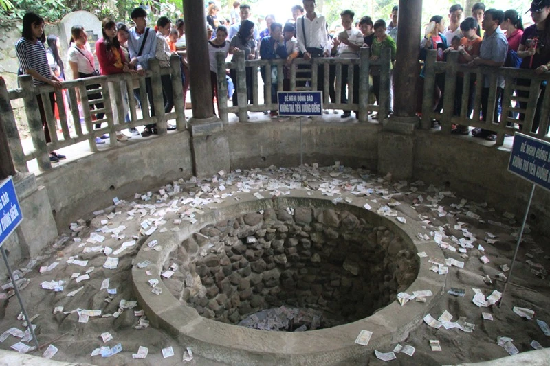 Đi dự hội ném tiền cầu xin: Phạt nặng! ảnh 1