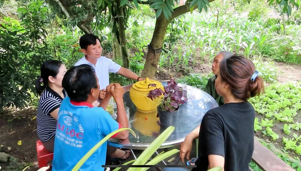 Chị Hường cho biết mình được nạp năng lượng từ niềm vui đoàn tụ gia đình trong dịp lễ dài ngày này