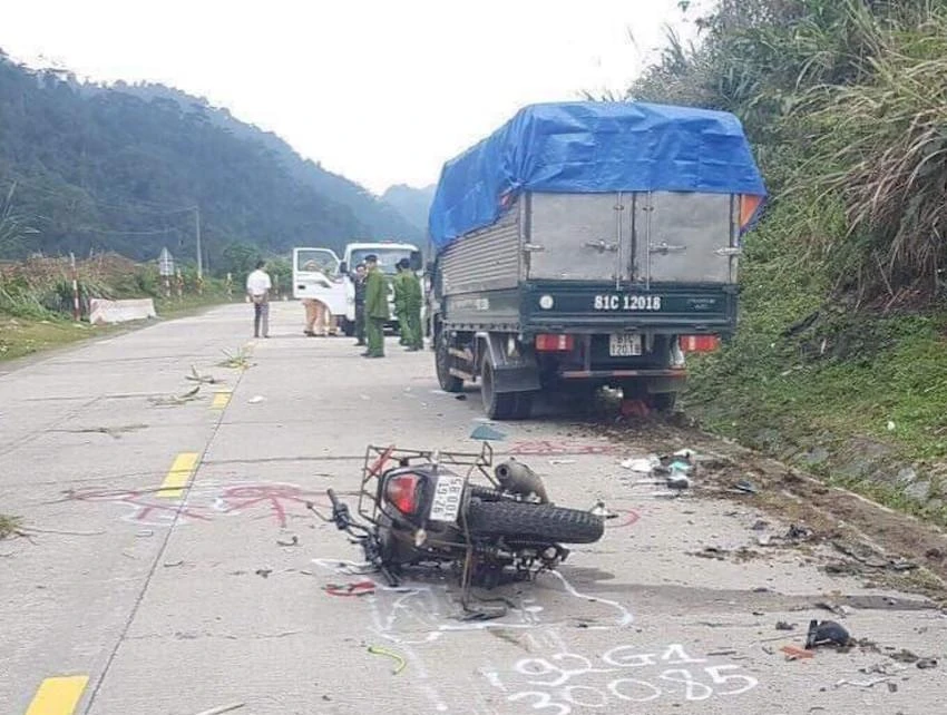 Một vụ tai nạn xảy ra 2 năm trước trên đèo Lò Xo (đoạn giáp ranh giữa Kon Tum và Quảng Nam khiến 2 du khách người Đức đi xe máy bị tử vong