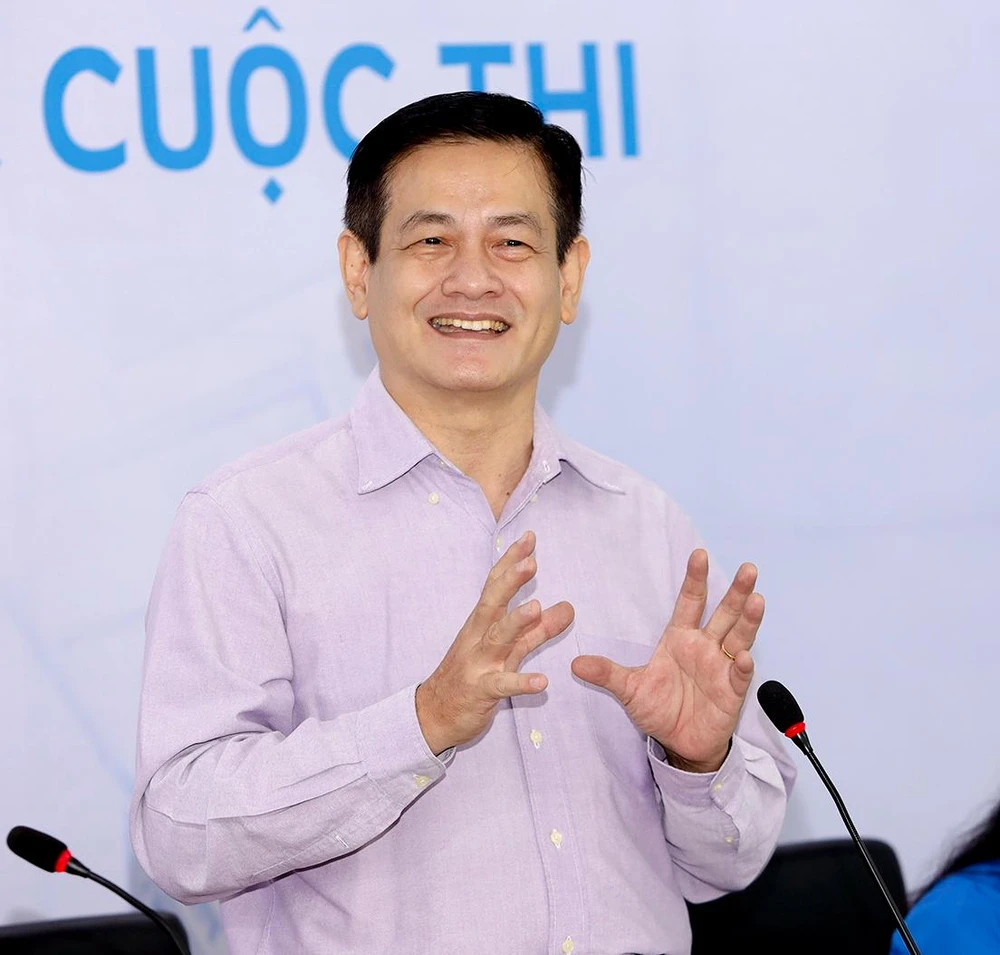 Trả lời câu hỏi của độc giả và báo chí, KTS Ngô Viết Nam Sơn cho rằng ý tưởng sáng tạo của các thí sinh quan trọng hơn là vấn đề kỹ thuật Trả lời câu hỏi của độc giả và báo chí, KTS Ngô Viết Nam Sơn cho rằng ý tưởng sáng tạo của các thí sinh quan trọng hơn là vấn đề kỹ thuật