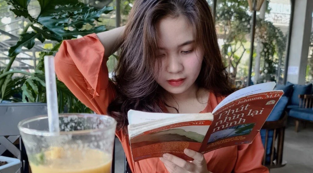 Tôi bắt đầu những điều to lớn bằng những điều nhỏ bé, như việc tự vẽ giấc mơ về tổ ấm của chính mình. Tôi bắt đầu những điều to lớn bằng những điều nhỏ bé, như việc tự vẽ giấc mơ về tổ ấm của chính mình.