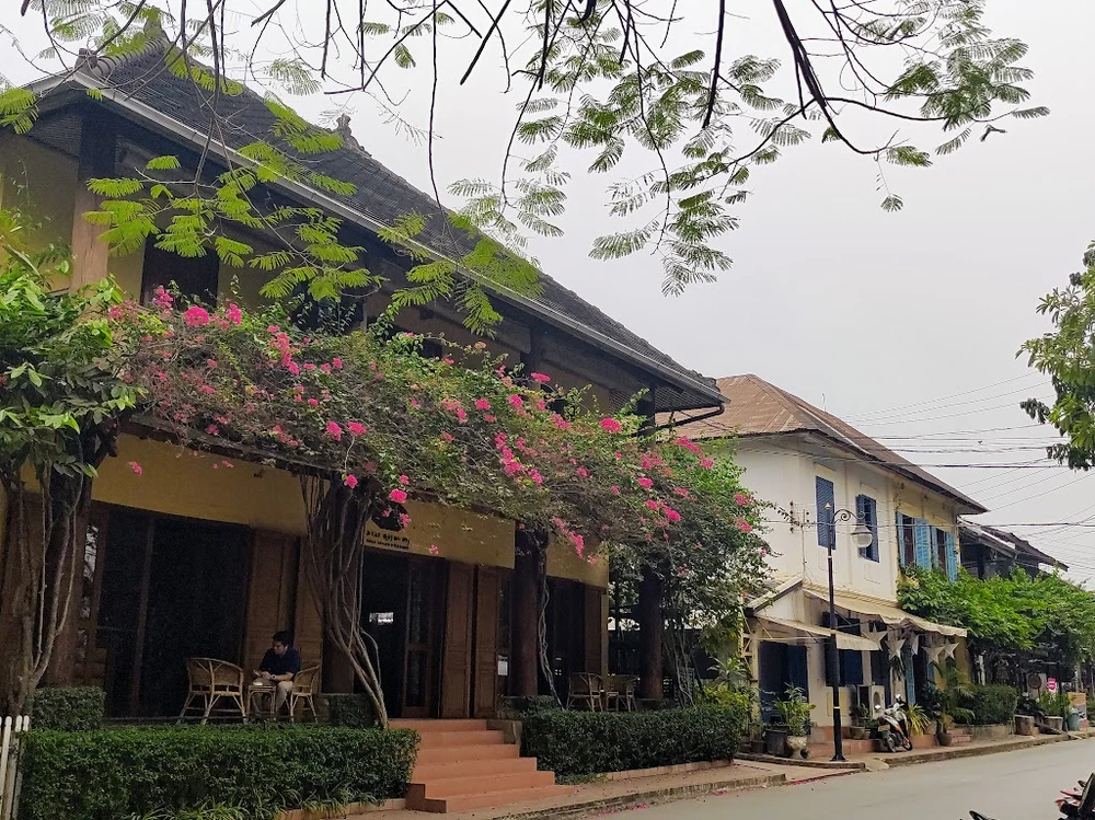 Luang Phrapang, cố đô của nước Lào, được UNESCO công nhận là di sản văn hoá thế giới năm 1995, được du khách yêu mến vì sự cổ kính, thanh bình, hiền hoà. Ảnh: TÚ NGUYỄN