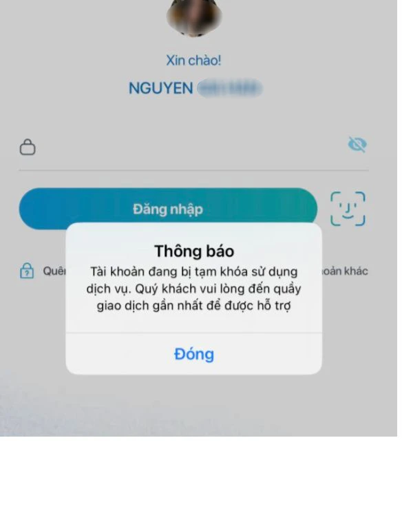 Ngân hàng thông báo phong tỏa tài khỏan của chị NGH khiến chị bức xúc