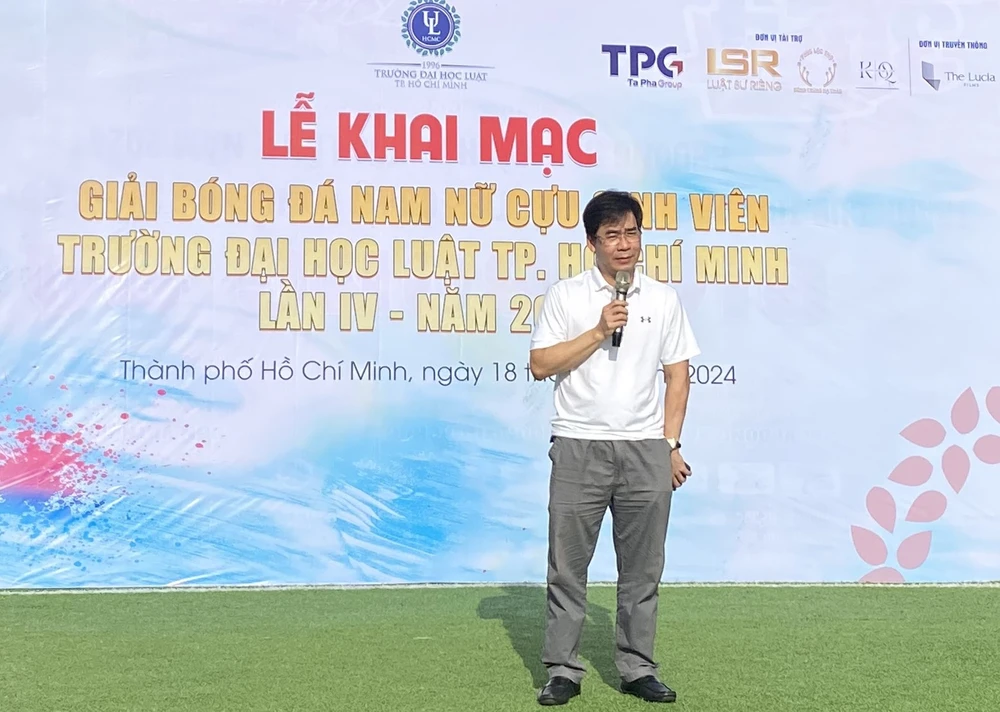 giai-bong-da-nam-nu-cuu-sinh-vien .jpg