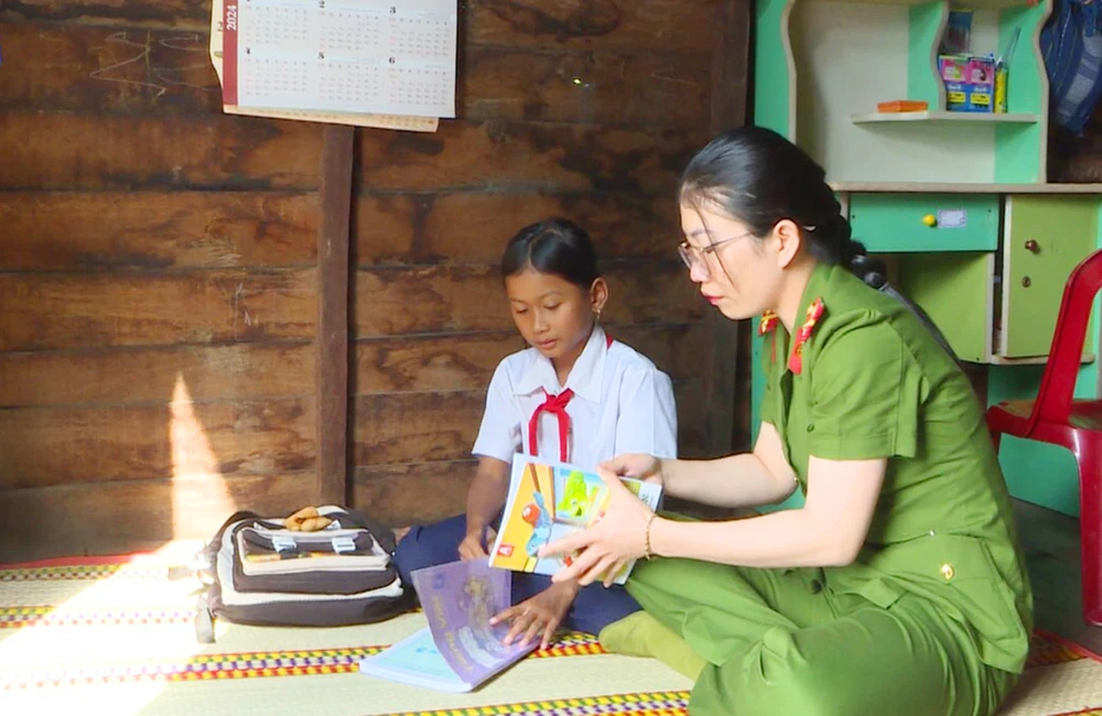 Con-nuoi-cong-an 2.jpg