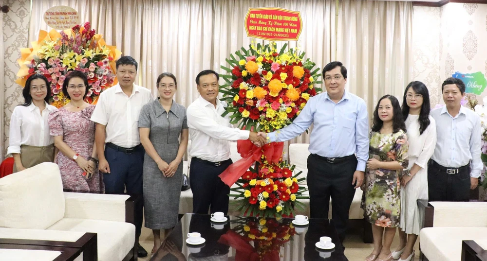 Bao-phap-luat-tp-hcm .jpeg