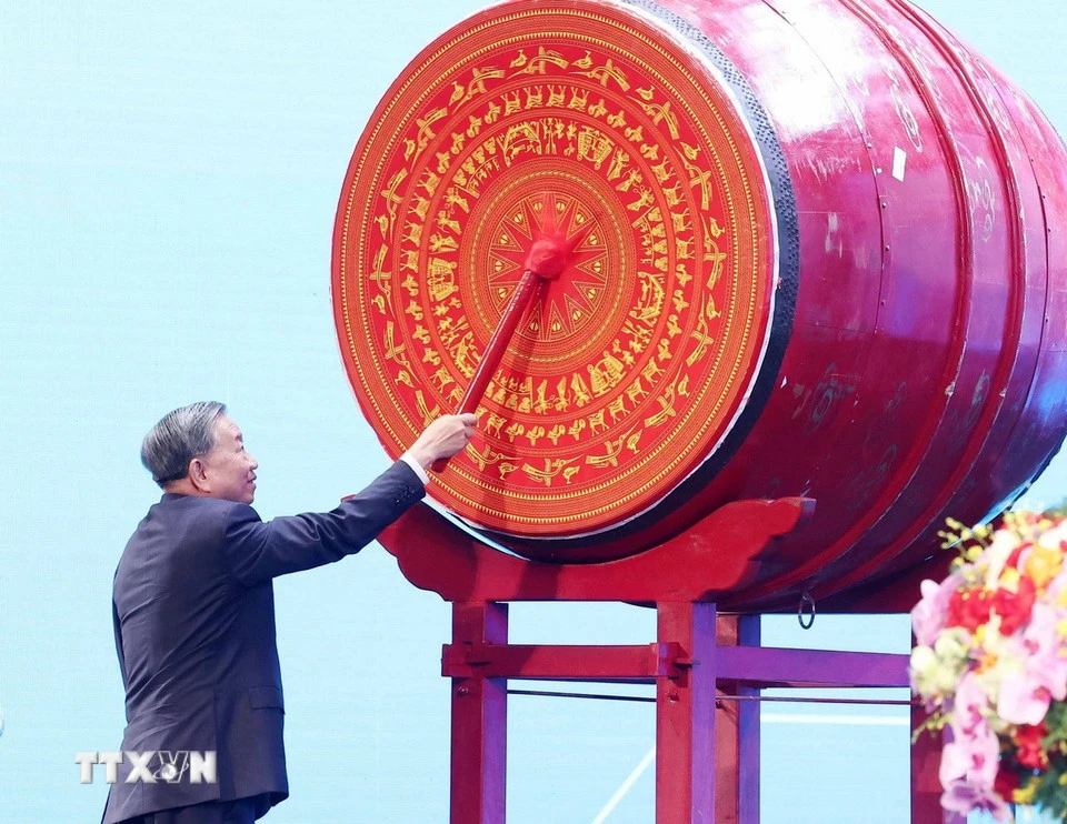 TBT đánh trống.jpg