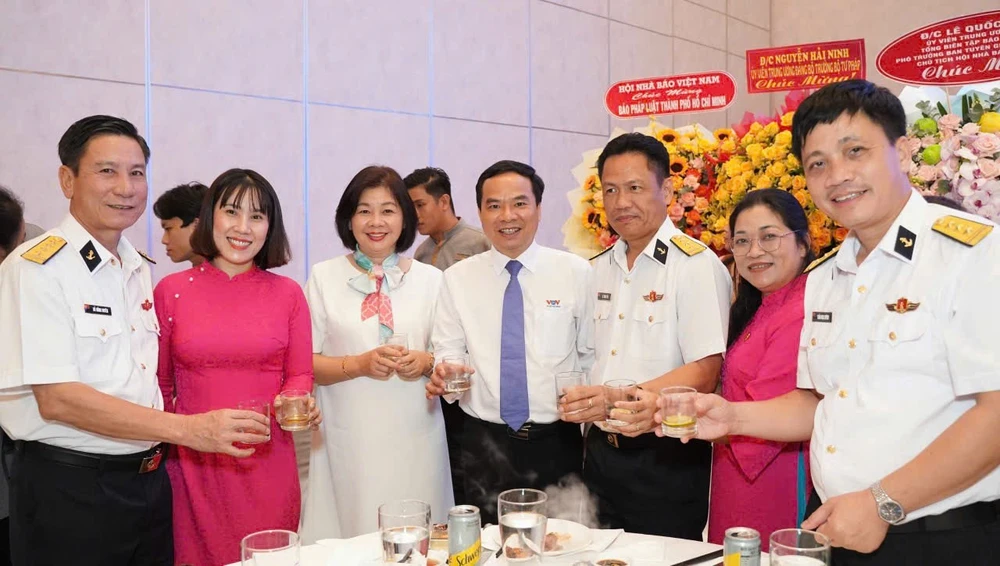 phap luat tphcm 7.jpg