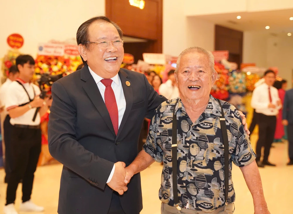 Bao Phap luat tphcm.jpg