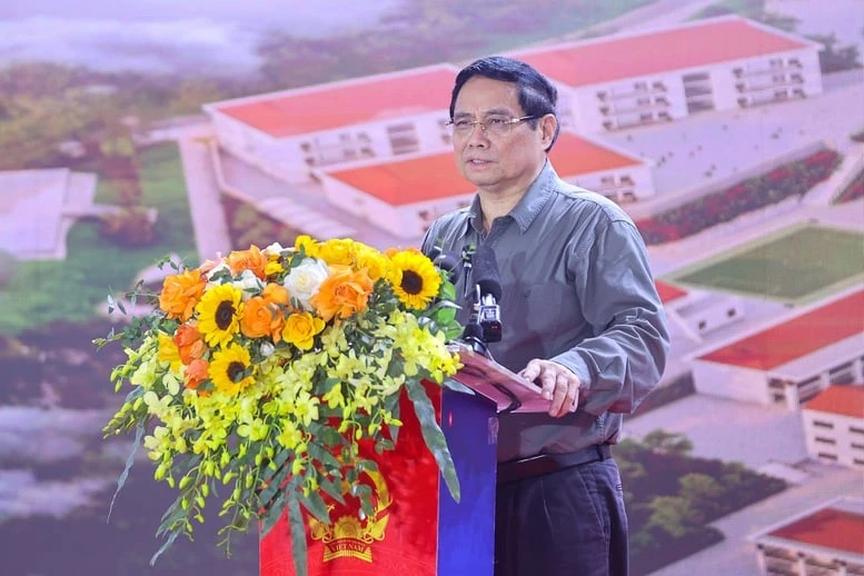 Thủ tướng Phạm Minh Chính phát biểu tại lễ khởi công xây dựng các trường phổ thông nội trú liên cấp Tiểu học và THCS tại các xã biên giới đất liền sáng 9-11 tại điểm cầu Trường nội trú liên cấp Tiểu học và THCS xã Yên Khương, Thanh Hóa. Ảnh: NHẬT BẮC.