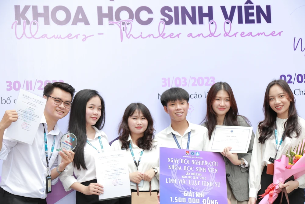 sinh vien ULAW 2.jpeg