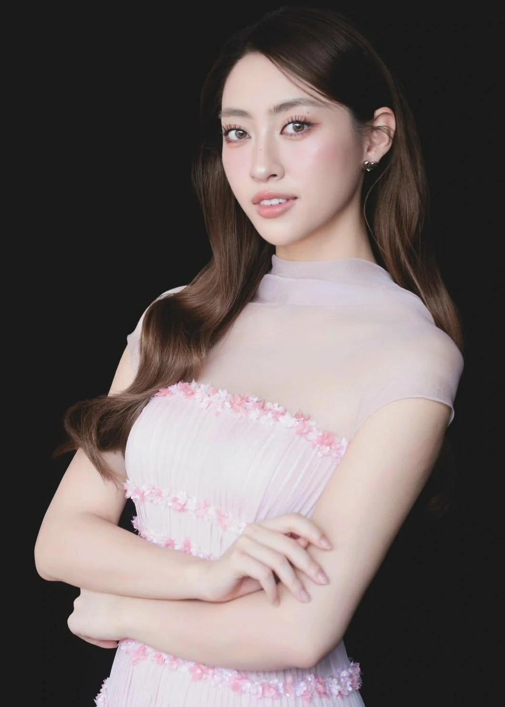luong-thuy-linh.jfif